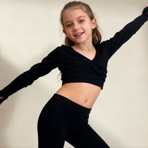 Ivivva (lululemon Kids) Size 4 (Girl) Black Long Sleeve Crop Top